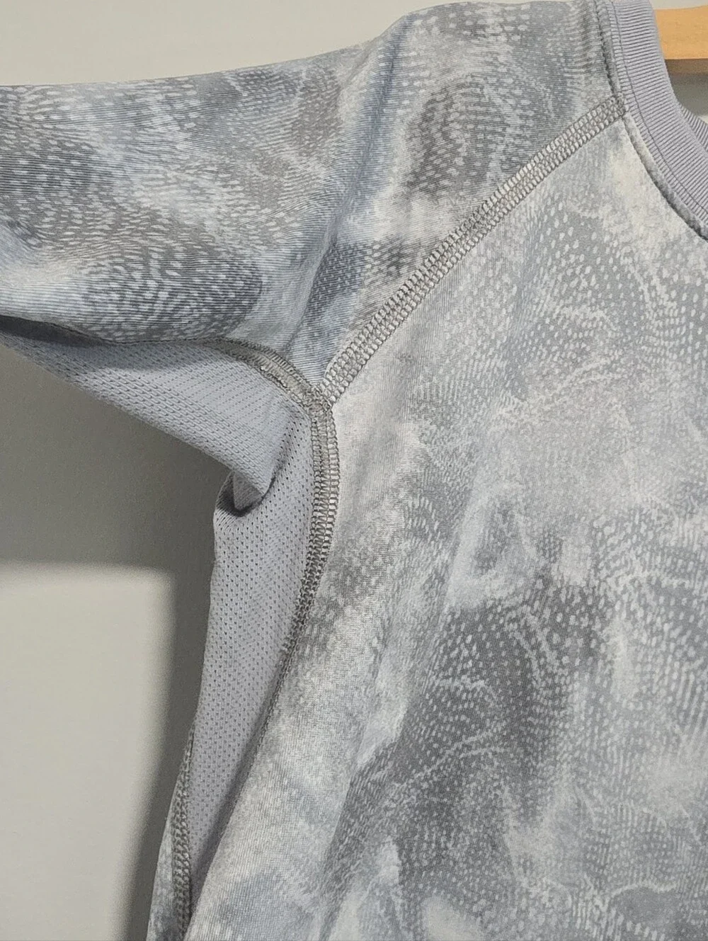 All in Motion Gray And White Athletic Top Quick-Dri